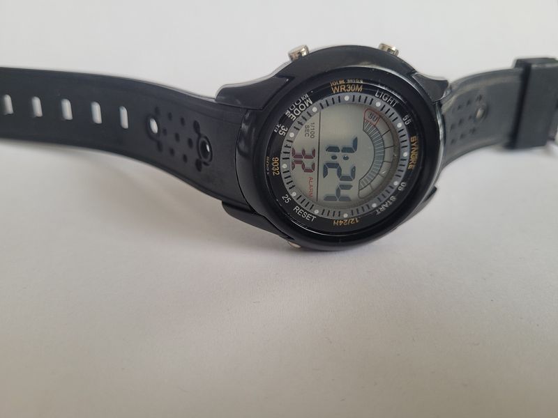 Часы наручные спортивные Synoke waterproof 30m black тактические EM8101 фото